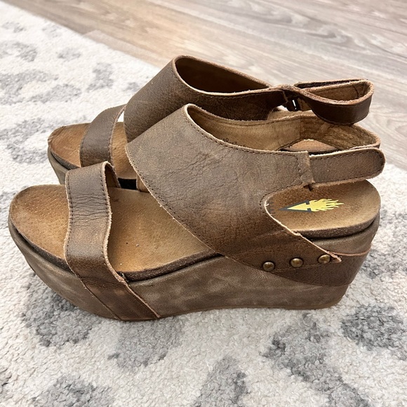 Volatile Wedges Size 10 - Picture 4 of 6